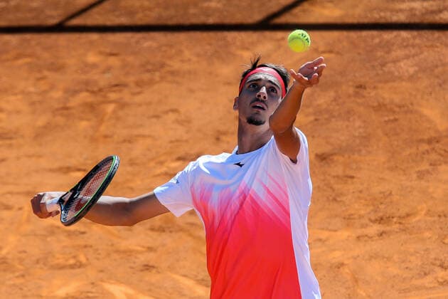 2021 Sardegna Open Tennis - 20210408 CAGLIARI, ITALY, APR 08: Lorenzo Sonego in action during the ATP, Tennis Herren Tour 250 Sardegna Open tennis match against Gilles Simon in Cagliari, Italy on April 08, 2021. sonego won the match 6-4, 6-1. Cagliari Tennis Club Cagliari Italy 6473_237103 Copyright: xGiampieroxSposito PentaxPressx
