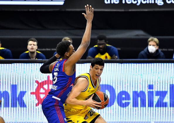 08.04.2021, xlakx, Basketball EuroLeague, Alba Berlin - Roter Stern Belgrad emspor, v.l. Jordan Loyd (Roter Stern Belgrad, No.3),Simone Fontecchio (Alba Berlin, No.20) Berlin