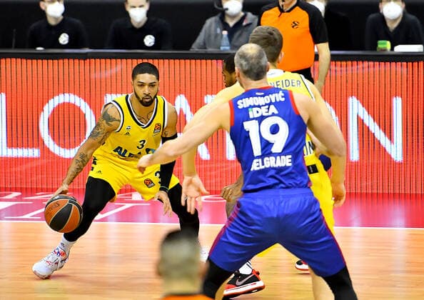 08.04.2021, xlakx, Basketball EuroLeague, Alba Berlin - Roter Stern Belgrad emspor, v.l. Peyton Siva (Alba Berlin, No.03),Marko Simonovic (Roter Stern Belgrad, No.19) Berlin