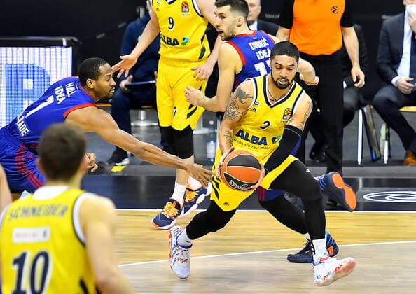 08.04.2021, xlakx, Basketball EuroLeague, Alba Berlin - Roter Stern Belgrad emspor, v.l.Langston Hall (Roter Stern Belgrad, No.1),Peyton Siva (Alba Berlin, No.03) Berlin