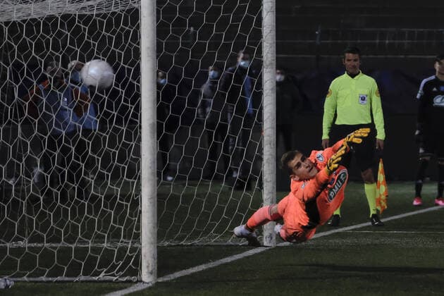 April 9, 2021, Saint Ouen, Seine Saint Denis, France: Lyon Goalkeeper JULIAN POLLERSBECK in action during the round of 16 soccer French Cup match between Red Star and Olympique Lyonnais at Bauer Stadium - Saint Ouen - France..Lyon Won 2:2 Saint Ouen France - ZUMAp119 20210409_zaf_p119_008 Copyright: xPierrexSteveninx