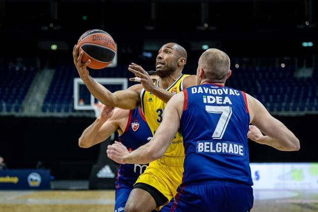 Basketball Berlin 08.04.2021 Euroleague Saison 2020 2021 Alba Berlin - Roter Stern Belgrad Jayson Granger (Alba Berlin, No.33) Dejan Davidovac (Belgrad, No.07)