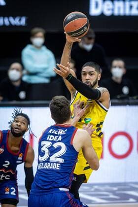 Basketball Berlin 08.04.2021 Euroleague Saison 2020 2021 Alba Berlin - Roter Stern Belgrad Peyton Siva (Alba Berlin, No.03) Ognjen Kuzmic (Belgrad, No.32)