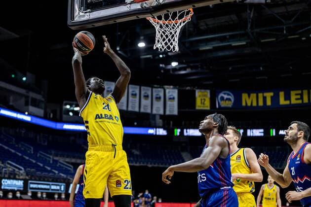 Basketball Berlin 08.04.2021 Euroleague Saison 2020 2021 Alba Berlin - Roter Stern Belgrad Christ Koumadje (Alba Berlin, No.21)