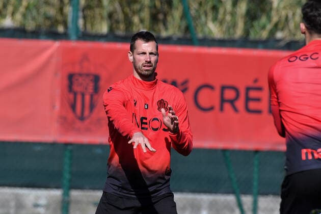 Morgan Schneiderlin - OGC Nice - Centre d entrainement et de formation a Nice FOOTBALL : Entrainement OGC Nice - 09 04 2021 LionelUrman Panoramic 