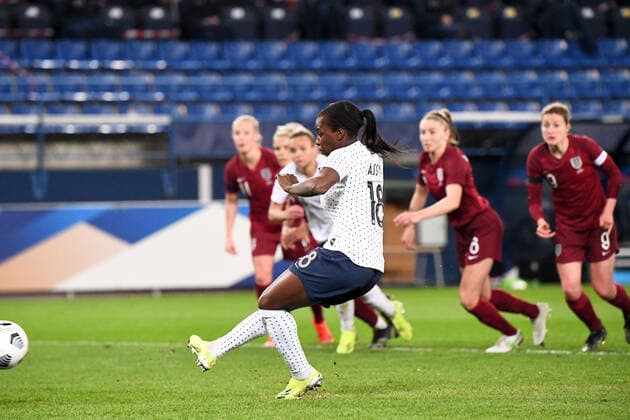 Fußball, Damen Länderspiel, Frankreich - England 18 VIVIANE ASSEYI (FRA) - PENALTY - BUT FOOTBALL FEMININ : France vs Angleterre - Match Amical - 09 04 2021 AnthonyBIBARD FEP Panoramic 