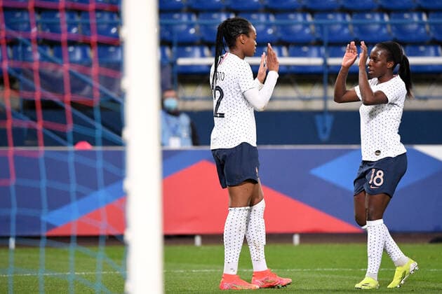 Fußball, Damen Länderspiel, Frankreich - England JOIE - FAIR PLAY - 18 VIVIANE ASSEYI (FRA) FOOTBALL FEMININ : France vs Angleterre - Match Amical - 09 04 2021 AnthonyBIBARD FEP Panoramic 