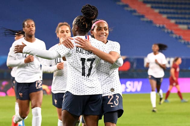Fußball, Damen Länderspiel, Frankreich - England JOIE - FAIR PLAY - 23 PERLE MORRONI (FRA) FOOTBALL FEMININ : France vs Angleterre - Match Amical - 09 04 2021 AnthonyBIBARD FEP Panoramic 