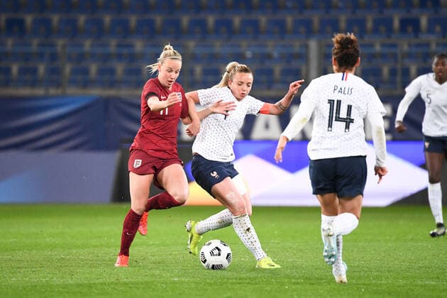 Fußball, Damen Länderspiel, Frankreich - England 04 MARION TORRENT (FRA) - BETH MEAD FOOTBALL FEMININ : France vs Angleterre - Match Amical - 09 04 2021 AnthonyBIBARD FEP Panoramic 