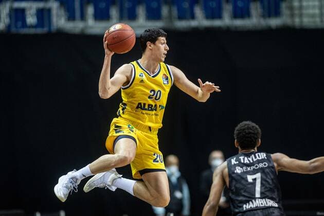 Basketball Berlin 10.04.2021 1. Bundesliga easyCredit-BBL BBL Saison 2020 2021 Alba Berlin - Hamburg Towers Simone Fontecchio (Alba Berlin, No.20)