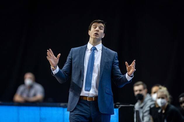 Basketball Berlin 10.04.2021 1. Bundesliga easyCredit-BBL BBL Saison 2020 2021 Alba Berlin - Hamburg Towers Pedro Calles (Hamburg, Trainer)