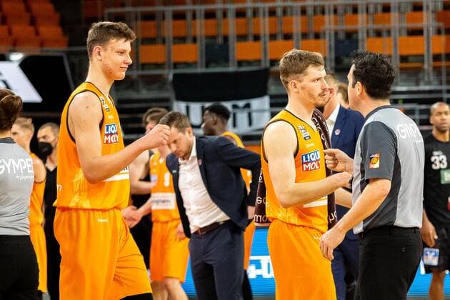 glueckliche Gewinner, Ratiopharm Ulm gewinnt gegen Jobstairs Giessen 46ers mit 109:79 GER, Ratiopharm Ulm vs. JobStairs Giessen 46ers, easycredit 1.Bundesliga Basketball, 27.Spieltag, Saison 2020 21, 10.04.2021 Ratiopharm Ulm vs. JobStairs Giessen 46ers, 1.Basketball Bundesliga Neu-Ulm Copyright: xEibner-Pressefoto RogerxBuerkex EP_EER