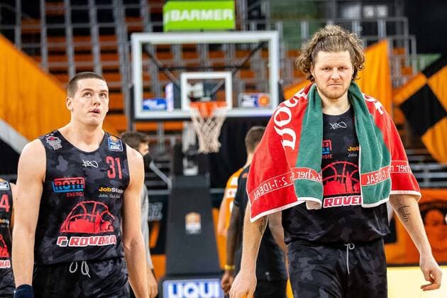 Entaeuschung bei den Jobstairs Giessen, verloren gegen Ratiopharm Ulm mit 109:79 GER, Ratiopharm Ulm vs. JobStairs Giessen 46ers, easycredit 1.Bundesliga Basketball, 27.Spieltag, Saison 2020 21, 10.04.2021 Ratiopharm Ulm vs. JobStairs Giessen 46ers, 1.Basketball Bundesliga Neu-Ulm Copyright: xEibner-Pressefoto RogerxBuerkex EP_EER