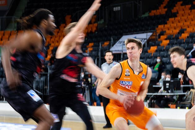 Marius Stoll (Ratiopharm Ulm 09) GER, Ratiopharm Ulm vs. JobStairs Giessen 46ers, easycredit 1.Bundesliga Basketball, 27.Spieltag, Saison 2020 21, 10.04.2021 Ratiopharm Ulm vs. JobStairs Giessen 46ers, 1.Basketball Bundesliga Neu-Ulm Copyright: xEibner-Pressefoto RogerxBuerkex EP_EER