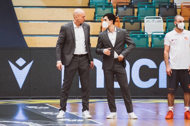 easyCredit-BBL: 27. Spieltag - RASTA Vechta vs. NINERS Chemnitz, 10.04.2021 Rodrigo Pastore (NINERS Chemnitz, Head Coach), Daniel Sokolovsky (NINERS Chemnitz, Assistant Coach); easyCredit-BBL: 27. Spieltag - RASTA Vechta vs. NINERS Chemnitz am 10.04.2021 in Vechta (RASTA Dome), Germany, Copyright: xBEAUTIFULxSPORTS Neddermannx