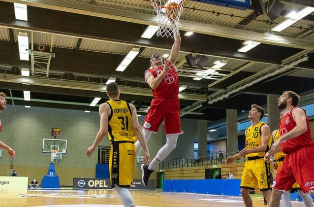 Dennis Heinzmann (Bayer Giants Leverkusen, 22)¨¨Tigers Tübingen vs. Bayer Giants Leverkusen, 2. Basketball, Bundesliga, Pro A, Barmer 2 Basketball, Spieltag 30, Spielzeit 2020 2021, 10.04.2021, ¨¨ Tigers Tübingen - Bayer Giants Leverkusen, Basketball, 2. Bundesliga, Barmer 2 Basketball, Spieltag 30, Spielzeit 2020 2021, 10.04.2021 Rottenburg am Neckar Copyright: xDennisxDuddek xEibnerxPressefotox EP_DDU