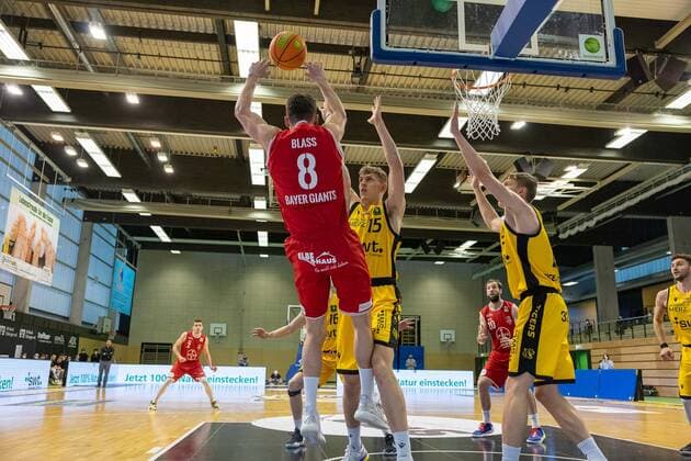 Valentin Blass(Bayer Giants Leverkusen, 8)¨¨Tigers Tübingen vs. Bayer Giants Leverkusen, 2. Basketball, Bundesliga, Pro A, Barmer 2 Basketball, Spieltag 30, Spielzeit 2020 2021, 10.04.2021, ¨¨ Tigers Tübingen - Bayer Giants Leverkusen, Basketball, 2. Bundesliga, Barmer 2 Basketball, Spieltag 30, Spielzeit 2020 2021, 10.04.2021 Rottenburg am Neckar Copyright: xDennisxDuddek xEibnerxPressefotox EP_DDU