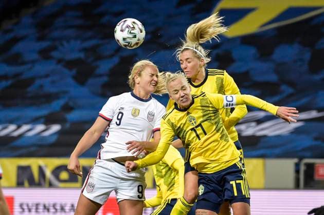 (L-R) Lindsey Horan of USA, Caroline Seger and Linda Sembrant of Sweden in action during a friendly international soccer match between Sweden and USA at Friends Arena in Stockholm, Sweden, on Saturday April 10, 2021. Photo Janerik Henriksson TT kod 10010 *SWEDEN OUT* STOCKHOLM SWEDEN SOCCER x10010x Copyright: xJanerikxHenriksson TTx SOCCER SWEDEN-USA