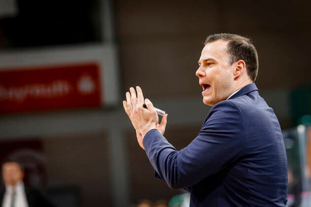 Headcoach Johan Roijakkers (Brose Bamberg) medi Bayreuth - Brose Bamberg, easyCredit Basketball Bundesliga, Saison 2020-2021, 27. Spieltag, Bayreuth, Germany, Oberfrankenhalle, 10.04.2021 - Copyright: DanielxLöb