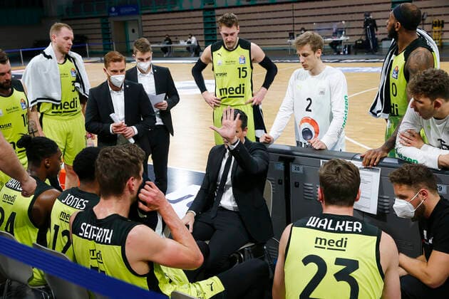 27. Spieltag der easyCredit BBL Basketball Bundesliga am 10.April 2021in der Oberfrankenhalle in Bayreuth Bayern Deutschland Saison 2020-2021 Medi Bayreuth gegen Brose Bamberg Raoul Korner (Medi Bayreuth) Trainer