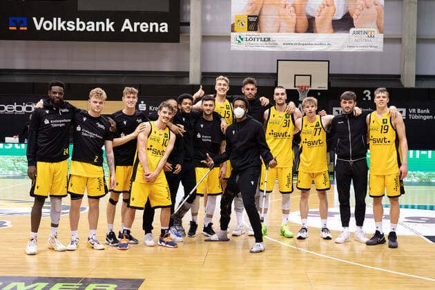 Abschlussfoto der Saison der Tigers Tübingen1¨¨¨Tigers Tübingen vs. Bayer Giants Leverkusen, 2. Basketball, Bundesliga, Pro A, Barmer 2 Basketball, Spieltag 30, Spielzeit 2020 2021, 10.04.2021, ¨¨ Tigers Tübingen - Bayer Giants Leverkusen, Basketball, 2. Bundesliga, Barmer 2 Basketball, Spieltag 30, Spielzeit 2020 2021, 10.04.2021 Rottenburg am Neckar Copyright: xNinaxSander xEibnerxPressefotoxIx EP_NSR