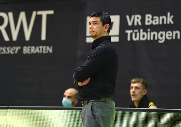 Basketball 2. Bundesliga 2020 2021 30. Spieltag in Rottenburg in der Volksbank Arena 10.04.2021 Tigers Tuebingen - Bayer Giants Leverkusen Trainer Daniel Jansson (Tigers Tuebingen)
