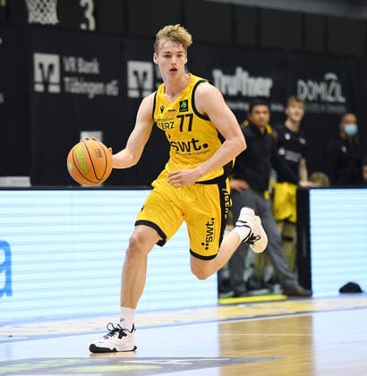 Basketball 2. Bundesliga 2020 2021 30. Spieltag in Rottenburg in der Volksbank Arena 10.04.2021 Tigers Tuebingen - Bayer Giants Leverkusen Timo Lanmueller (Tigers Tuebingen) mit Ball