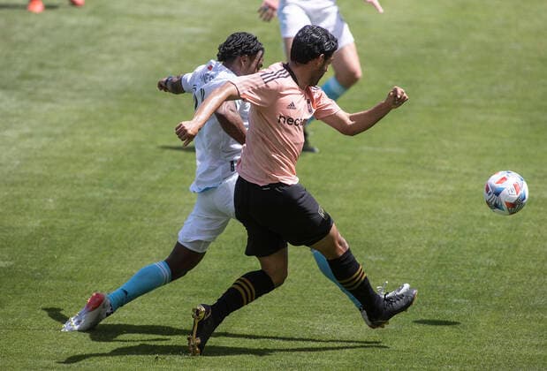 April 10, 2021, Los Angeles, California, USA: Carlos Vela 10 of the LAFC is defended by DeJuan Jones 24 of the New England Revolution during their preseason MLS, Fussball Herren, USA game on Saturday April 10, 2021 at the Banc of California stadium in Los Angeles, California. LAFC draws with Revolution, 3-3. PI Los Angeles USA - ZUMAp124 20210410_zaa_p124_013 Copyright: xJAVIERxROJASx