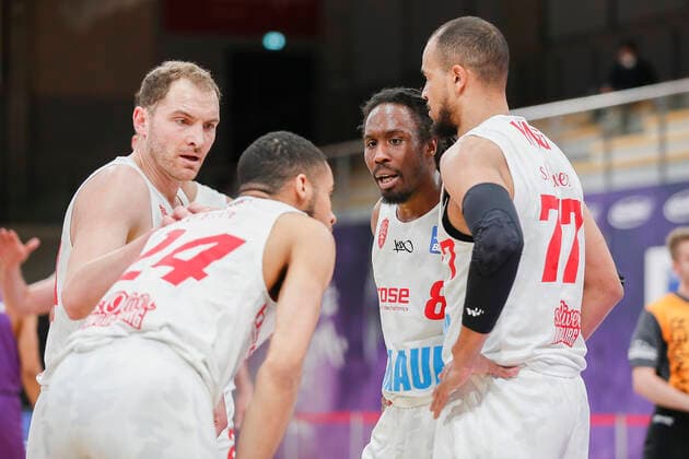 Deutschland , Goettingen, Sparkassen-Arena (GoeSF), 11.04.2021, emspor, emonline, despor, deonline, BG Goettingen vs. s.Oliver Wuerzburg, easyCredit BBL, 27. Spieltag Bild: v. l. Copyright: HMBxMedia JulienxBecker