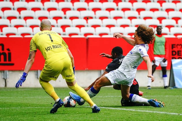 Myziane Maolida (OGC Nice) - Wout Fais (Stade de Reims) - Predrag Rajkovic (Stade de Reims) FOOTBALL : OGC Nice vs Stade de Reims - Ligue 1 Uber Eats - Nice - 11 04 2021 NorbertScanella PanoramiC 