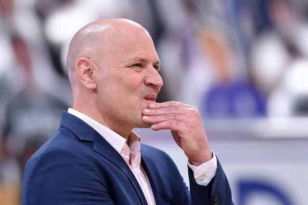 Denis Wucherer (Trainer, Headcoach s.Oliver Wuerzburg) enttaeuscht, frustriert, Emotion, nachdnklich , Basketball, Bundesliga, BBL, BG Goettingen - s.Oliver Wuerzburg, 11.04.2021, BG Goettingen - s.Oliver Wuerzburg, Basketball, Bundesliga, GER, BBL, 11.04.2021 Goettingen Copyright: xEibner-Pressefotox-xRolandxSippelx