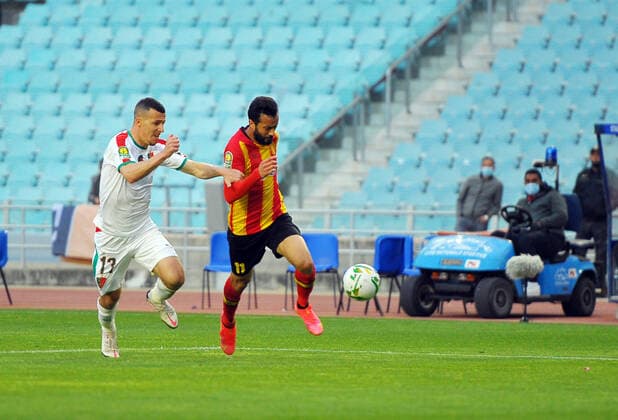 Yssine Khenissi of EST in action with Mouad Hadded(17) of MCA during the Match Espérance Sportive de Tunis (EST) vs Mouloudia Club d Alger (MCA) counting for the CAF African Champions League at the Rades stadium.photo: Yassine Mahjoub CAF African Champions League: EST vs MC Algiers 
