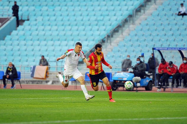 Yssine Khenissi of EST in action with Mouad Hadded(17) of MCA during the Match Espérance Sportive de Tunis (EST) vs Mouloudia Club d Alger (MCA) counting for the CAF African Champions League at the Rades stadium.photo: Yassine Mahjoub CAF African Champions League: EST vs MC Algiers 