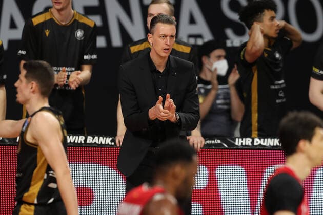 Cheftrainer Pete Strobl (Braunschweig) GER, FC Bayern Basketball vs. Loewen Braunschweig, Basketball, easyCredit BBL, Saison 2020 2021, 11.04.2021, GER, FC Bayern Basketball vs. Loewen Braunschweig, Basketball, easyCredit BBL, Saison 2020 2021, 11.04.2021, Muenchen Copyright: xEIBNER MarcelxEngelbrechtx EP_EER