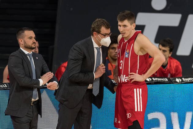 Basketball, BBL, 20210411, FC Bayern München - Basketball Löwen Braunschweig. Im Bild Co-Trainer des FC Bayern München Djordje ADZIC und David KRÄMER (Kraemer Kramer FC Bayern München, 3). München Audi Dome Bayern Deutschland Copyright: Passion2Press MarkusxFischerx