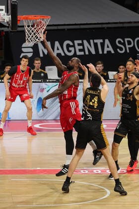 James Gist (Muenchen) mit dem Korbleger GER, FC Bayern Basketball vs. Loewen Braunschweig, Basketball, easyCredit BBL, Saison 2020 2021, 11.04.2021, GER, FC Bayern Basketball vs. Loewen Braunschweig, Basketball, easyCredit BBL, Saison 2020 2021, 11.04.2021, Muenchen Copyright: xEIBNER MarcelxEngelbrechtx EP_EER