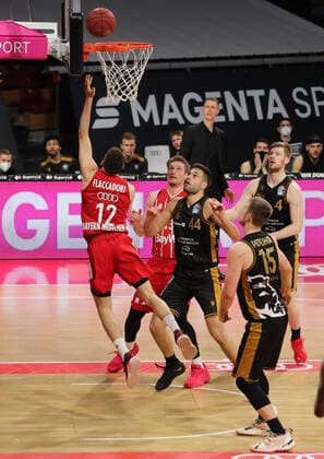 Diego Flaccadori (Muenchen) punktet GER, FC Bayern Basketball vs. Loewen Braunschweig, Basketball, easyCredit BBL, Saison 2020 2021, 11.04.2021, GER, FC Bayern Basketball vs. Loewen Braunschweig, Basketball, easyCredit BBL, Saison 2020 2021, 11.04.2021, Muenchen Copyright: xEIBNER MarcelxEngelbrechtx EP_EER