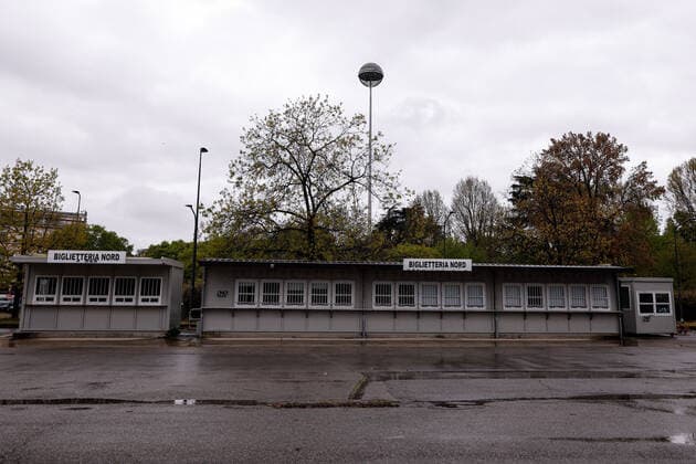 San Siro Stadium ticket office is closed due to the Covid-19 regulations during Inter - FC Internazionale vs Cagliari Calcio, Italian football Serie A match in Milan, Italy, April 11 2021  Copyright: xLiveMedia FrancescoxScaccianocex xLiveMediax 0