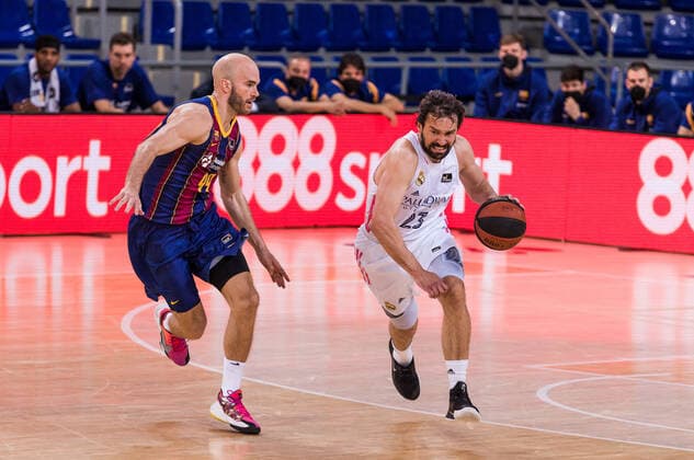 April 11, 2021, Barcelona, Barcelona, Spain: Sergio Llull of Real Madrid in action during the Liga Endesa ACB match between FC Barcelona, Barca and Real Madrid at Palau Blaugrana on April 11, 2021 in Barcelona, Spain. Barcelona Spain - ZUMAa181 20210411_zaa_a181_147 Copyright: xJavierxBorregox