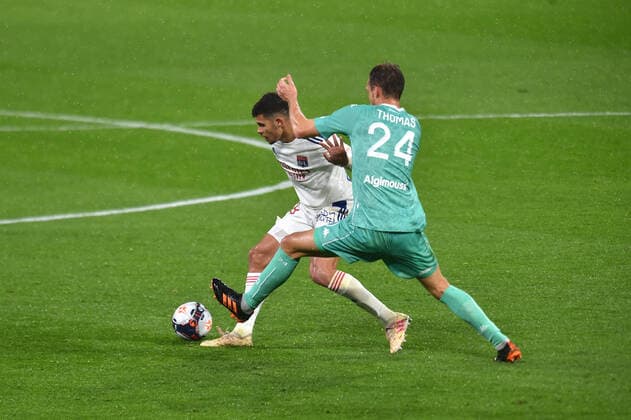 Bruno Guimares (lyon) vs Romain Thomas (angers) FOOTBALL : Olympique Lyonnais vs SCO Angers - Ligue 1 Uber Eats - 11 04 2021 FredericChambert Panoramic 