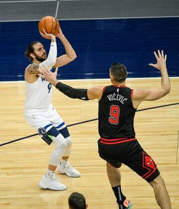 Minnesota Timberwolves guard Ricky Rubio (L) takes a shot over Chicago Bulls center Nikola Vucevic, during the NBA, Basketball Herren, USA basketball game between the Chicago Bulls and the Minnesota Timberwolves at Target Center in Minneapolis, Minnesota, US, 11 April 2021. Chicago Bulls at Minnesota Timberwolves !ACHTUNG: NUR REDAKTIONELLE NUTZUNG!  Copyright: xCRAIGxLASSIGx AME9391 20210412-637537965927779908