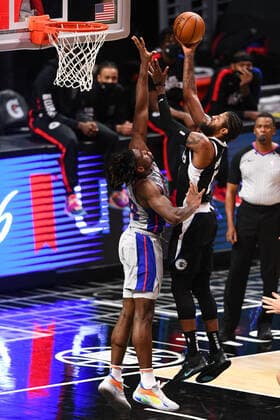 LOS ANGELES, CA - APRIL 11: Los Angeles Clippers Guard Paul George (13) scores inside during a NBA, Basketball Herren, USA game between the Detroit Pistons and the Los Angeles Clippers on April 11, 2021 at STAPLES Center in Los Angeles, CA. (Photo by Brian Rothmuller Icon Sportswire) NBA: APR 11 Pistons at Clippers Icon210411005