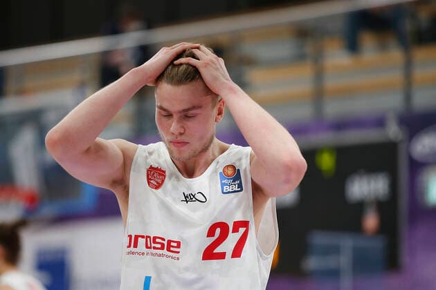 Deutschland , Goettingen, Sparkassen-Arena (GoeSF), 11.04.2021, emspor, emonline, despor, deonline, BG Goettingen vs. s.Oliver Wuerzburg, easyCredit BBL, 27. Spieltag Bild: Enttaeuschung bei Jonas Weitzel (s.Oliver Wuerzburg) Copyright: HMBxMedia JulienxBecker