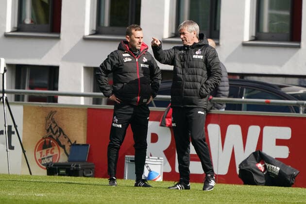 Sport Bilder des Tages FC Köln Training mit Friedhelm Funkel, 13.04.2011 Geissbockheim Köln *** FC Köln Training with Friedhelm Funkel, 13 04 2011 Geissbockheim Cologne