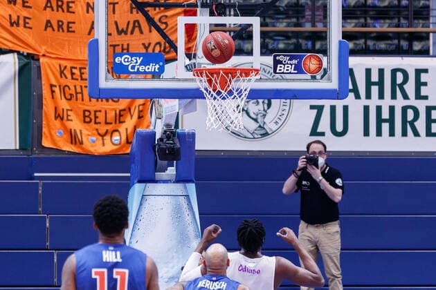 Sergio Kerusch (Syntainics MBC, 7) netzt ein, 4 13 2021, Weissenfels (Deutschland), Basketball, easyCredit Basketball-Bundesliga, Syntainics MBC - BG Goettingen