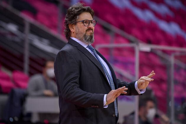 easyCredit BBL, Telekom Baskets Bonn vs. FC Bayern München Basketball, 13.04.2021 Headcoach Andrea Trinchieri (Trainer FC Bayern München Basketball), easyCredit BBL, Telekom Baskets Bonn vs. FC Bayern München Basketball am 13.04.2021 im Telekom Dome Bonn, Bonn (Nordrhein-Westfalen) Copyright: xBEAUTIFULxSPORTS Mueller-Laschetx