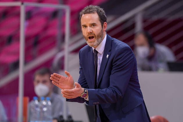 easyCredit BBL, Telekom Baskets Bonn vs. FC Bayern München Basketball, 13.04.2021 Headcoach Will Voigt (Telekom Baskets Bonn) feuert seine Mannschaft an, easyCredit BBL, Telekom Baskets Bonn vs. FC Bayern München Basketball am 13.04.2021 im Telekom Dome Bonn, Bonn (Nordrhein-Westfalen) Copyright: xBEAUTIFULxSPORTS Mueller-Laschetx