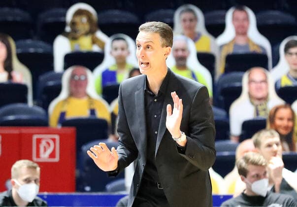Löwen Braunschweig vs. Ludwigsburg, BBL Braunschweig, 13.04.2021, BASKETBALL - easyCredit BBL Basketball Bundesliga, Löwen Braunschweig vs. MHP RIESEN Ludwigsburg, Saison 2020 21. Headcoach Pete Strobl (Löwen Braunschweig) Braunschweig