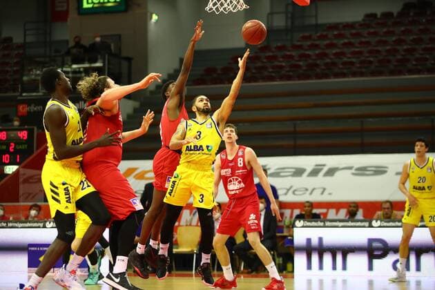 Peyton Siva (Berlin) zieht zum Korb Jobstairs Giessen 46ers vs Alba Berlin, Basketball, easyCredit BBL, 13.04.2021 Jobstairs Giessen 46ers vs Alba Berlin, Basketball, easyCredit BBL, 13.04.2021 Giessen Copyright: xEibner-Pressefotox EP_RWS