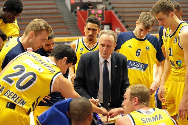 13.04.2021, xovx, Basketball BBL, JobStairs Gießen 46ers - Alba Berlin Trainer Aito Garcia Reneses (Alba Berlin) emspor Gießen